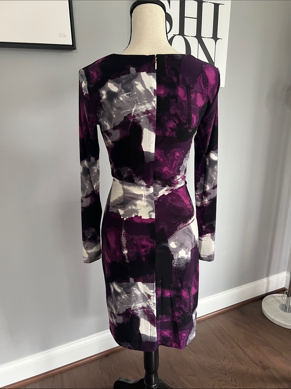 Donna Karan Printed Long Sleeve V-Neck Sheath Dress - Picture 5 of 8